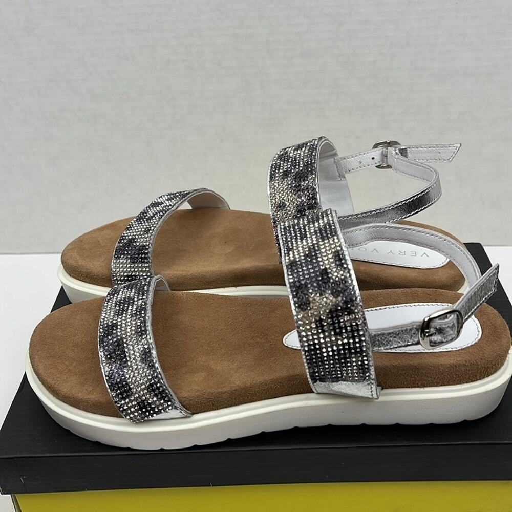 Very Volatile Hotness White Silver Leopard Sandals Flats Size 7 - Picture 3 of 9